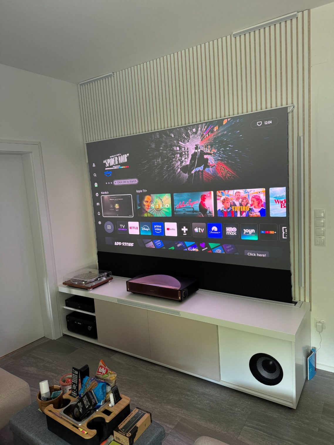5.4.2 System in Wohnraum Leinwand in Mediamöbel